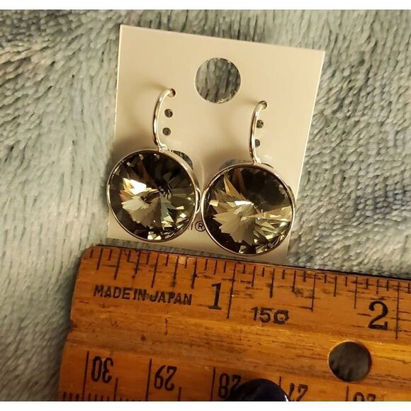 Gray Swarovski Element NWT Earrings. Work. Wedding. Party. New years. Simple. - Picture 4 of 5